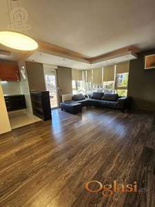 Prodaja dvoiposobnog stana u Kragujevcu – blizu Velikog parka i centra | Prostran, svetao stan sa garažom i dve terase