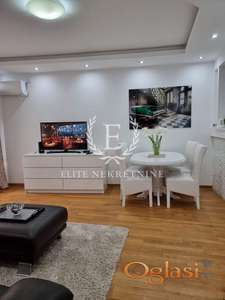 Izdavanje stanova Beograd-Cetvorosoban lux stan,novogradnja