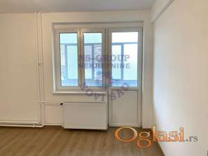 Izdaje se stan površine 52m2 na odličnoj i frekventnoj lokaciji u blizini Spensa, namenjen isključivo za poslovni prostor