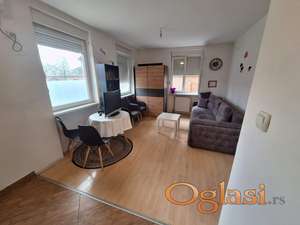 Jednoiposoban, 28m2, Adice! U ceni deo nameštaja!