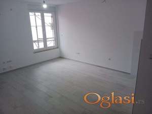 544411-Garsonjera-33m2-Centar