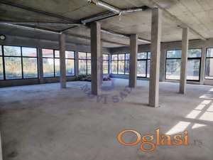 Retko u ponudi. Stambeno poslovni objekat na Adicama