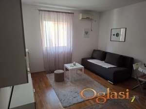  KOMFORNA GARSONJERA NA GRBAVICI