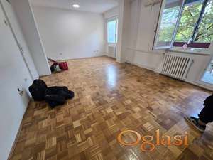 LIMAN 2 ČETVOROSOBAN STAN, RAVANIČKA ULICA PRVI SPRAT, DELIMIČNO OPREMLJEN