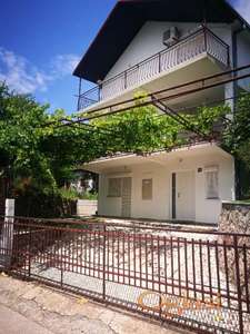 Šušanj-Bar. Izdajem 2 apartmana po 70 m²