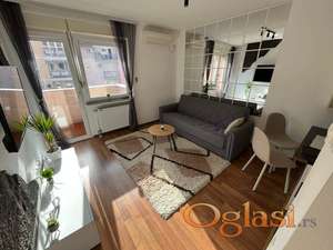 Kompletno opremljena garsonjera sa parking mestom, Nova Detelinara