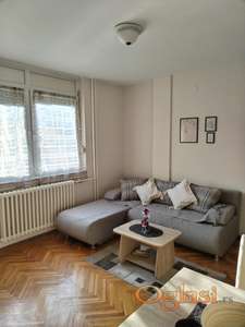 GARSONJERA, NAMESTENA POTPUNO, DETELINARA LOKACIJA SAVRSENA.300eur