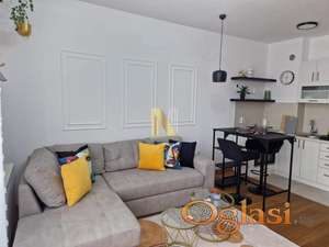 Moderan stan u novoj zgradi preko puta pozorišta