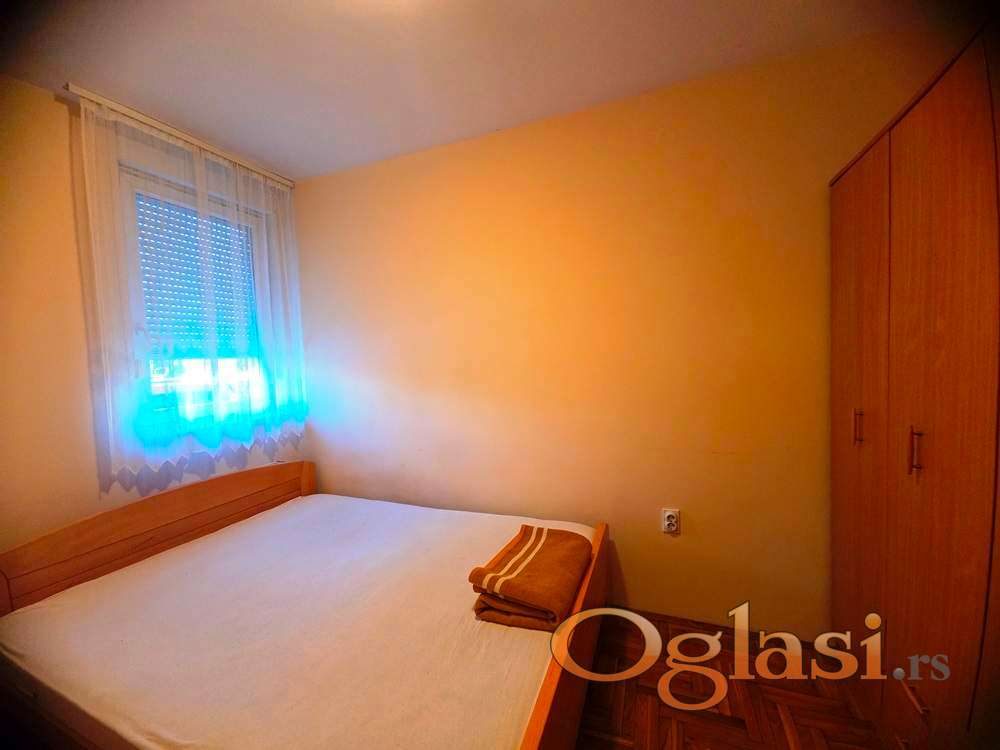JEDNOIPOSOBAN STAN NA NOVOM NASELJU — fotografija