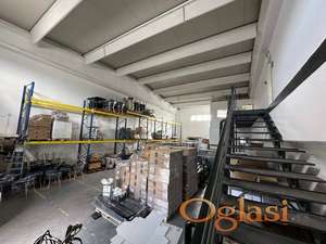 Izdaje se - hala sa kancelarijama - paletni regali  - Industrijska zona