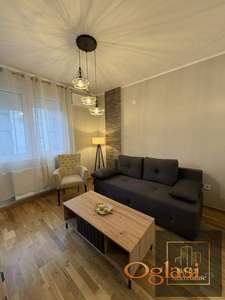 Potpuno nov stan u Square Gardenu !