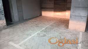 Izdajem veće garažno mesto