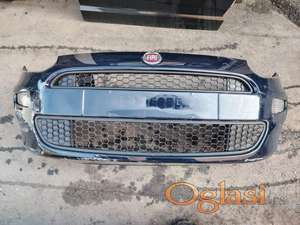 Fiat Grande Punto evo prednji branik Originalni delovi  Moguca ugradnja delova  Alfa Romeo 147-156-166-159-GT-MiTo-Giulietta Fiat bravo 2 - croma -grande punto -multipla 2 -punto 3 -stilo-idea Freemont Panda 3 500L 500 500x Lancia ypsilon-delta-musa-lybra Volkswagen Golf 6  Audi a3 2012-2020 Volkswagen Passat B7  Ukoliko zelite da porucite Posaljite poruku preko sms poruke ili pozovite na telefon 0616115961