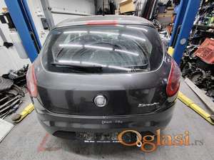 Fiat bravo 2 branik zadnji kod boje 284 Originalni delovi  Moguca ugradnja delova  Alfa Romeo 147-156-166-159-GT-MiTo-Giulietta Fiat bravo 2 - croma -grande punto -multipla 2 -punto 3 -stilo-idea Freemont Panda 3 500L 500 500x Lancia ypsilon-delta-musa-lybra Volkswagen Golf 6  Audi a3 2012-2020 Volkswagen Passat B7  Ukoliko zelite da porucite Posaljite poruku preko sms poruke ili pozovite na telefon 0616115961