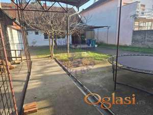 Odlicna spratna kuca u centru Sida