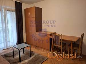 Izdaje se nameštena garsonjera od 26m² na Bulevaru oslobođenja.