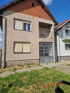 KUĆA U STAROJ PAZOVI 140 m2 sa pomoćnim objektima