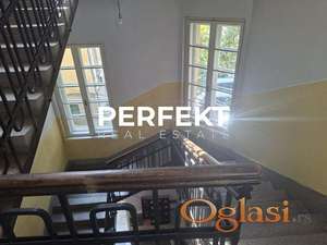 Centar, 119m2, salonski , prvi sprat, gas
