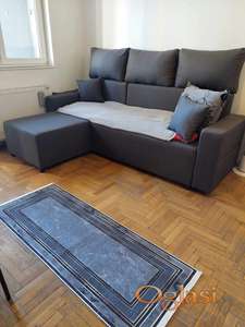 ODLIČNA GARSONJERA NA BUL. CARA LAZARA,USELJIVA ODMAH