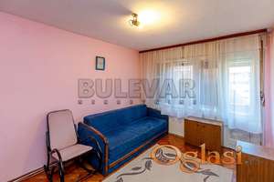 Dvosoban  stan  u  starogradnji, centar, I  sprat, 46 m2