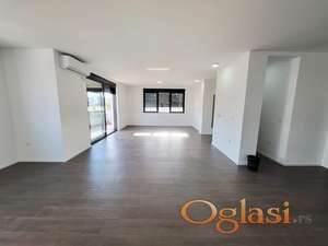 Odličan poslovni prostor sa dva garažna mesta na Telepu