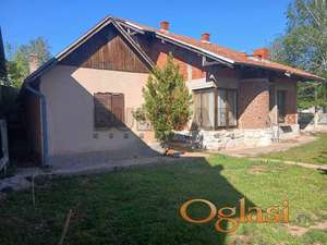 Na prodaju dve kuće sa placem u Jelašnici