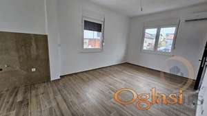 <p>ODLIČAN MANJI JEDNOIPOSOBAN NOV&nbsp; STAN U PRIZEMLJU, ADICE