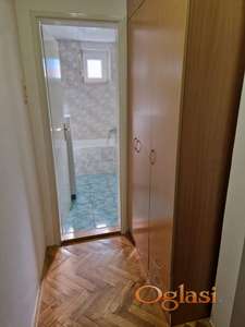 Izdajem komfornu garsonjeru na Grbavici