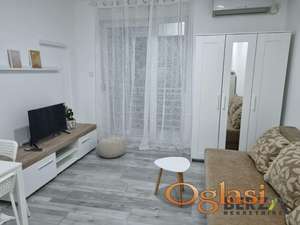  MODERNO OPREMLJENA GARSONJERA KOD FUTOŠKOG PARKA