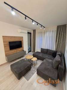 LUX DVOSOBAN U NAJLUKSUZNIJOJ ZGRADI NA GRBAVICI , BLIZU PROMENADE, SPENSA, FAKULTETA