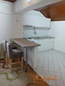 Centar, jednoiposoban, namešten! 42m2