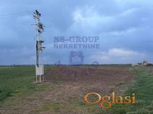 Građevinski plac - pogodan za izgradnju kuće, hale