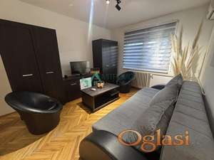 Podbara - Izdaje se potpuno opremljena garsonjera + parking 