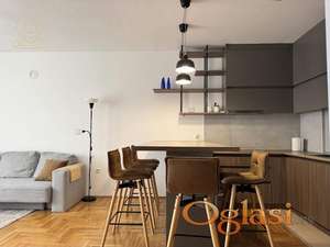 Izdaje se četvorosoban stan,Somborki Bulevar 79m2