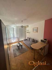 Garsonjera u Centru Novog Sada, 30 m², 4/5 sprat