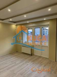 Izdaje se poslovni prostor, pesacka zona, Obrenoviceva, 72m2