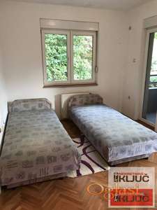 GRBAVICA-USELJIVA GARSONJERA-mogućnost zakupa parking mesta