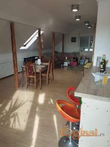 Poslovno-stambena zgrada u Staroj Pazovi