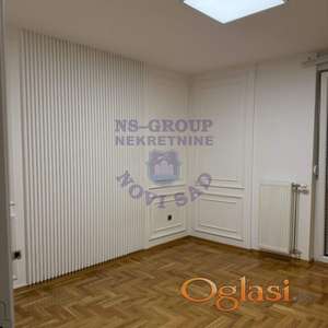 Funkcionalan dvosoban prazan stan kod Socijalnog.