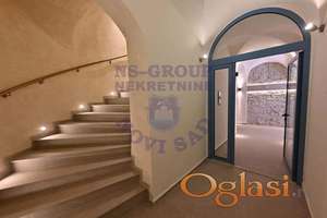 Jedinstvena ponuda u gradiću od 470m2 - DEVETOSOBAN STAN!