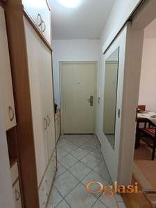 Namešten jednoiposoban stan // Grbavica