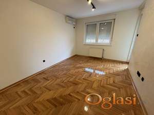 Kompetno renoviran dvosoban na Grbavici - EXTRA -