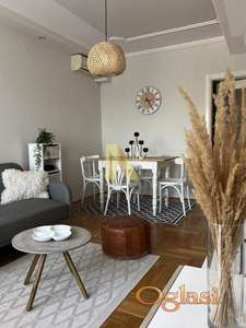 Dvoiposoban,namešten stan u blizini Bulevara Oslobodjenja