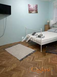 IZDAJE SE GARSONJERA U CENTRU ID#7445