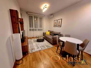 LUX NAMEŠTEN JEDNOIPOSOBAN PET FRIENDLY STAN SA PARKING MESTOM - TELEP