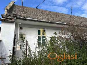 Čelarevo, kuća za rušenje na odličnoj lokaciji