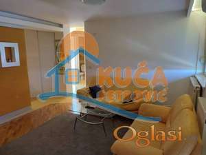 Izdaje se odličan, dvoiposoban stan kod Pravnog fakulteta, 61m2