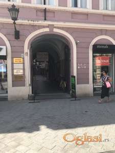 Izdaje se stan u Dunavksoj 8