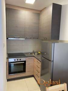 Lepo opremljen stan na Bulevaru Patrijaha Pavla