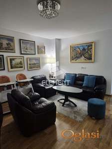 Odlican trosoban stan u novijoj zgradi na Podbari!